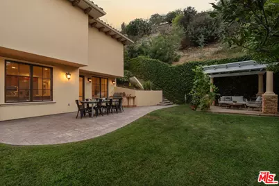 3697 Benedict Canyon Ln, Sherman Oaks, CA 91423 - Photo 51