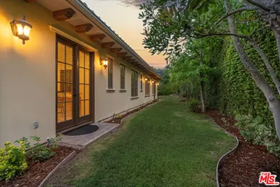 3697 Benedict Canyon Ln, Sherman Oaks, CA 91423 - Photo 13