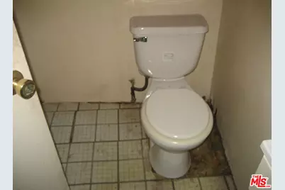 9607 S Evers Ave, Los Angeles, CA 90002 - Photo 9