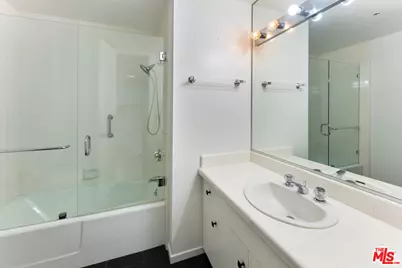 10551 Wilshire Blvd #1002, Los Angeles, CA 90024 - Photo 37