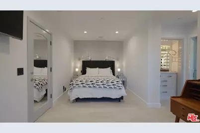 1380 Summitridge Pl, Beverly Hills, CA 90210 - Photo 27