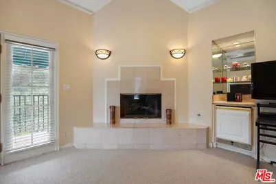 2431 Benedict Canyon Dr, Beverly Hills, CA 90210 - Photo 37