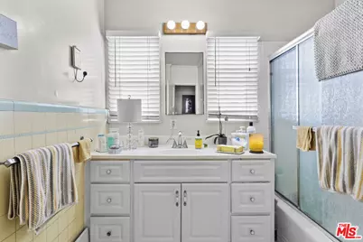 6111 S Fairfax Ave, Los Angeles, CA 90056 - Photo 11