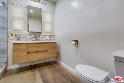 7220 10th Ave, Los Angeles, CA 90043 - Photo 31