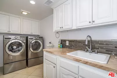 2209 Banyan Dr, Los Angeles, CA 90049 - Photo 33