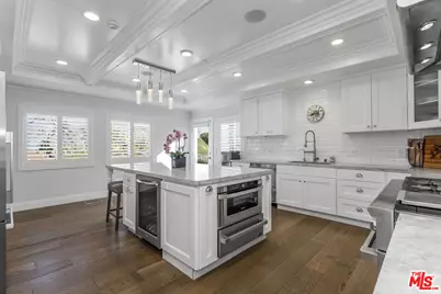 2209 Banyan Dr, Los Angeles, CA 90049 - Photo 9