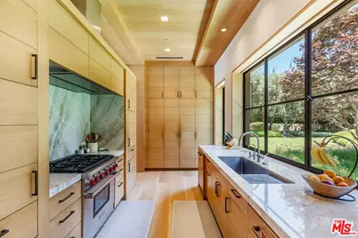 859 Woodacres Rd, Santa Monica, CA 90402 - Photo 17