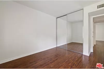 18350 Hatteras St #248, Tarzana, CA 91356 - Photo 9