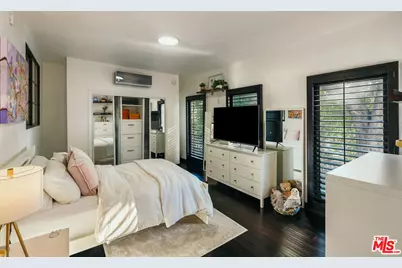 1664 Las Flores Dr, Glendale, CA 91207 - Photo 41