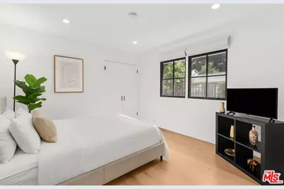 1450 N Bundy Dr, Los Angeles, CA 90049 - Photo 11