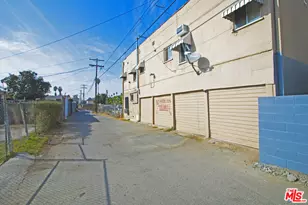 820 W 80th St, Los Angeles, CA 90044 - Photo 5