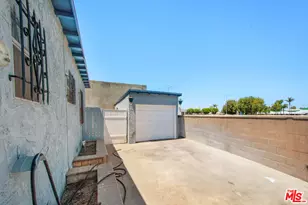 521 S Bullis Rd, Compton, CA 90221 - Photo 3