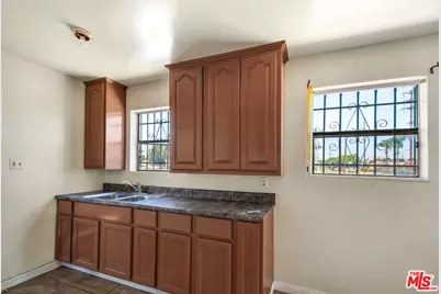 521 S Bullis Rd, Compton, CA 90221 - Photo 9
