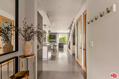 8512 Hargis St, Los Angeles, CA 90034 - Photo 3
