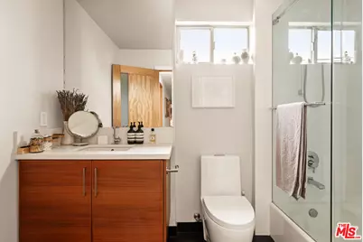 8512 Hargis St, Los Angeles, CA 90034 - Photo 17