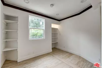 1754 Franklin Canyon Dr, Beverly Hills, CA 90210 - Photo 21