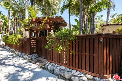 454 E Rustic Rd, Santa Monica, CA 90402 - Photo 5