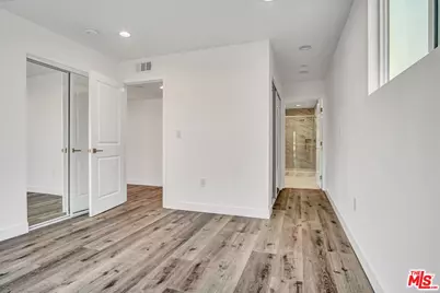 2419 S Cochran Ave, Los Angeles, CA 90016 - Photo 31