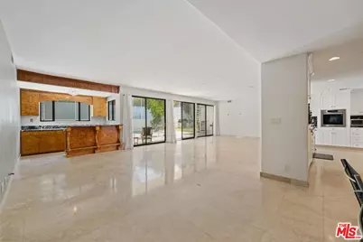 15656 Crownridge Pl, Sherman Oaks, CA 91403 - Photo 21