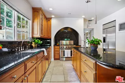 10655 Camarillo St, Toluca Lake, CA 91602 - Photo 23