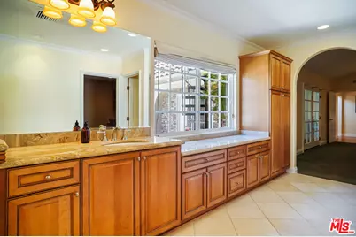 10655 Camarillo St, Toluca Lake, CA 91602 - Photo 29