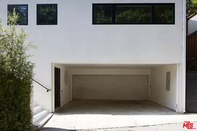 9843 Yoakum Dr, Beverly Hills, CA 90210 - Photo 51