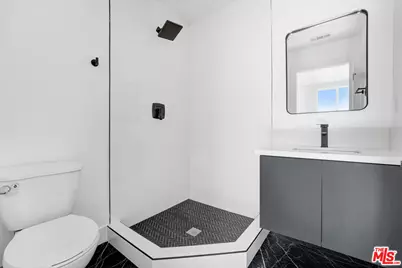 1200 W 38th St, Los Angeles, CA 90037 - Photo 5