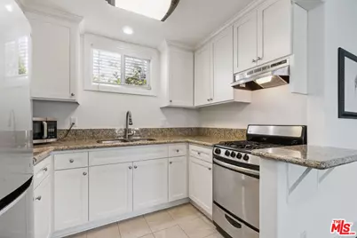 956 S Longwood Ave, Los Angeles, CA 90019 - Photo 41