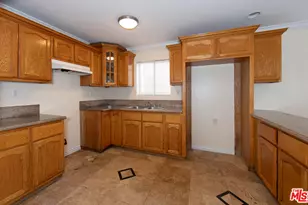 6323 S San Pedro St, Los Angeles, CA 90003 - Photo 7