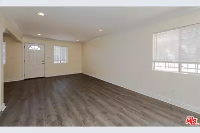 6323 S San Pedro St, Los Angeles, CA 90003 - Photo 3