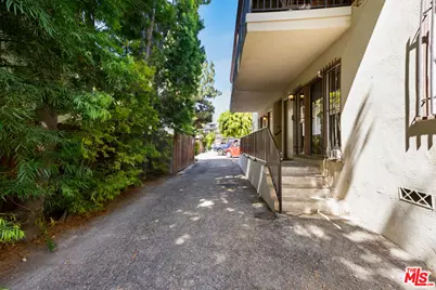 948 Palm Ave, West Hollywood, CA 90069 - Photo 27