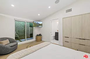 22263 Flanco Rd, Woodland Hills, CA 91364 - Photo 11