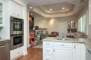 9329 Nightingale Dr, Los Angeles, CA 90069 - Photo 15