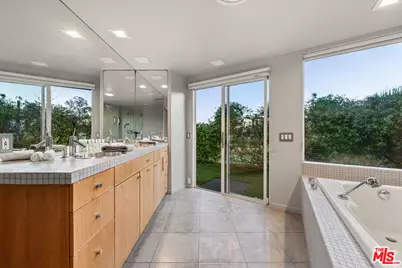 8411 Hollywood Blvd, Los Angeles, CA 90069 - Photo 35