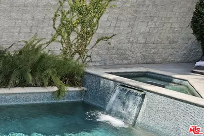 8827 Evanview Dr, Los Angeles, CA 90069 - Photo 17