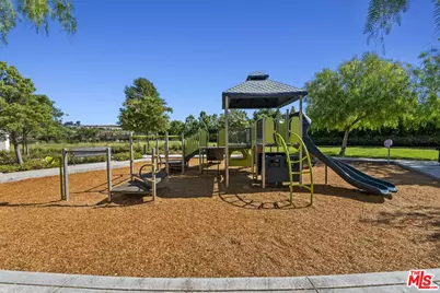 21757 Bene Dr, Santa Clarita, CA 91350 - Photo 33