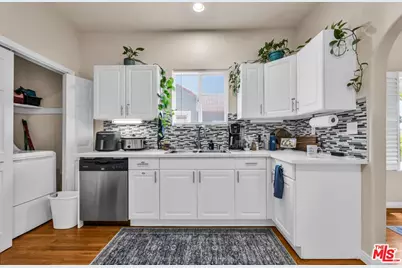 1073 S Mansfield Ave, Los Angeles, CA 90019 - Photo 27