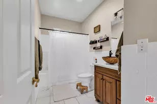1073 S Mansfield Ave, Los Angeles, CA 90019 - Photo 33