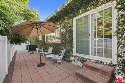 11538 La Maida St, Valley Village, CA 91601 - Photo 37