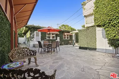 11538 La Maida St, Valley Village, CA 91601 - Photo 39
