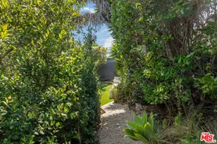 12400 Deerbrook Ln, Los Angeles, CA 90049 - Photo 33