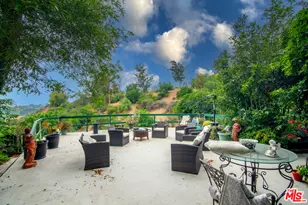 3201 Benedict Canyon Drive, Beverly Hills, CA 90210 - Photo 17