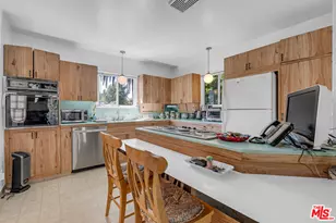 3141 E La Suvida Dr, Los Angeles, CA 90068 - Photo 9