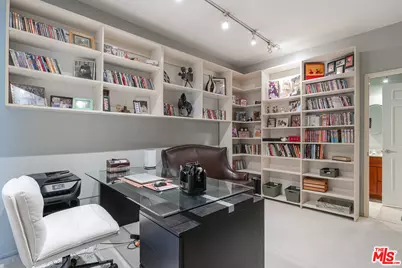 11322 Camarillo St #201, Toluca Lake, CA 91602 - Photo 11