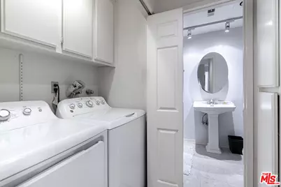 11322 Camarillo St #201, Toluca Lake, CA 91602 - Photo 13
