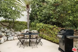 4189 Holly Knoll Dr, Los Angeles, CA 90027 - Photo 35