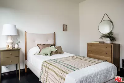 4189 Holly Knoll Dr, Los Angeles, CA 90027 - Photo 27