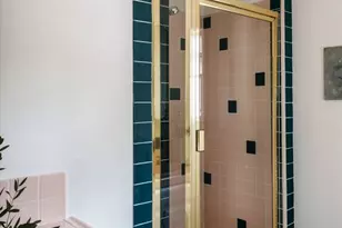 4189 Holly Knoll Dr, Los Angeles, CA 90027 - Photo 25