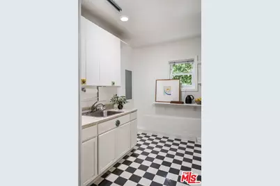 4189 Holly Knoll Dr, Los Angeles, CA 90027 - Photo 31