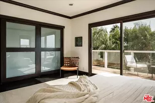 4189 Holly Knoll Dr, Los Angeles, CA 90027 - Photo 19